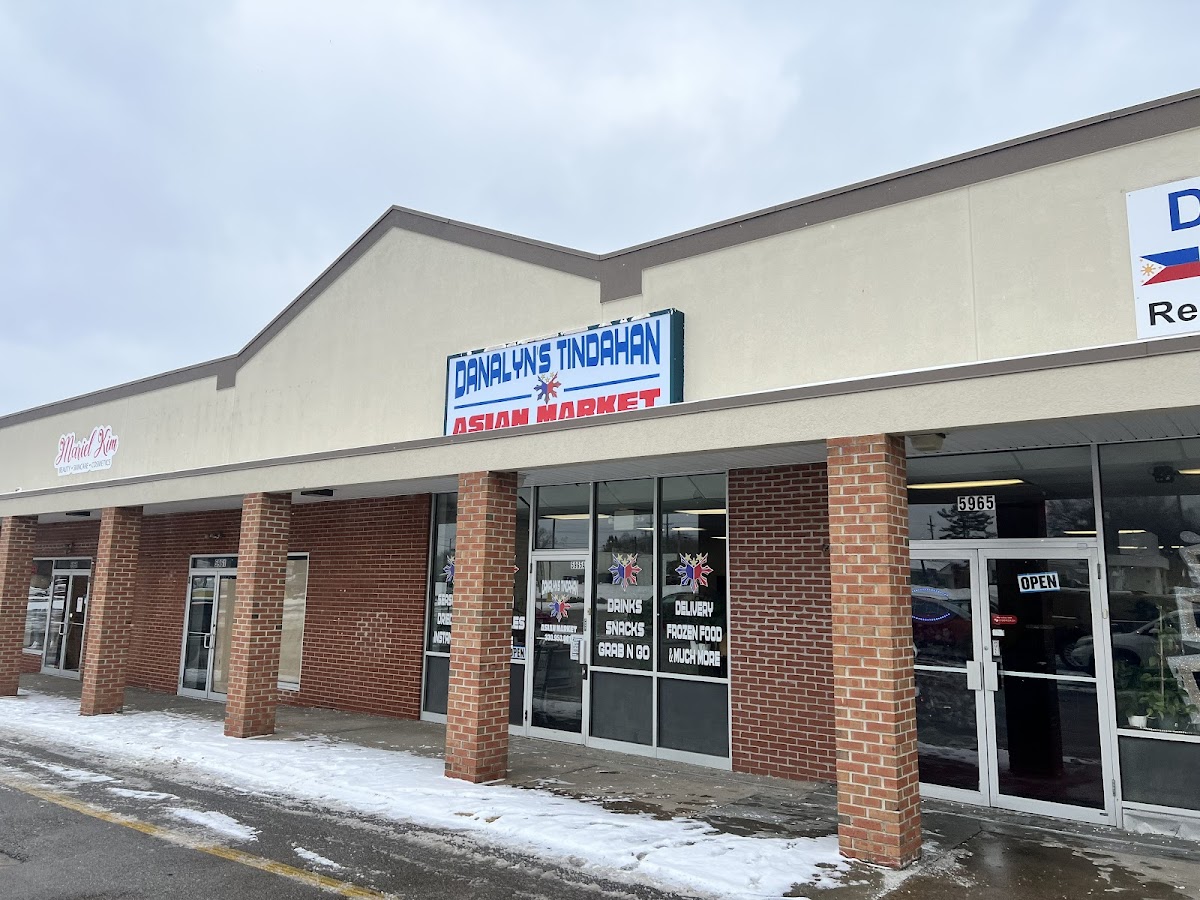Danalyn's Restaurant/tindahan Asian Market